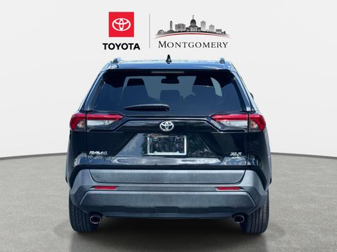 Used 2019 Toyota RAV4 XLE AWD/4WD image 4