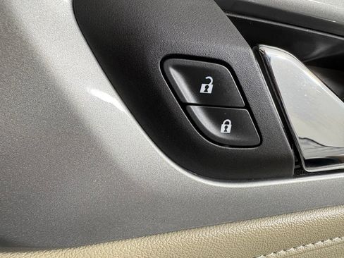 Used 2022 Chevrolet Traverse LT AWD/4WD image 39