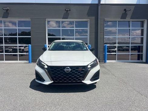 Used 2024 Nissan Altima 2.5 SR w/ SR Premium Package FWD image 5