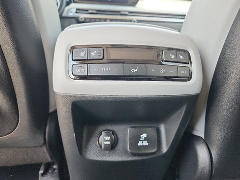 Used 2023 Hyundai Palisade SEL w/ Premium Package FWD image 11