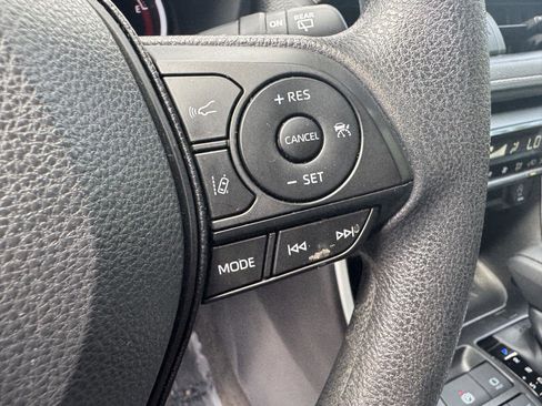 Used 2025 Toyota RAV4 XLE AWD/4WD image 18
