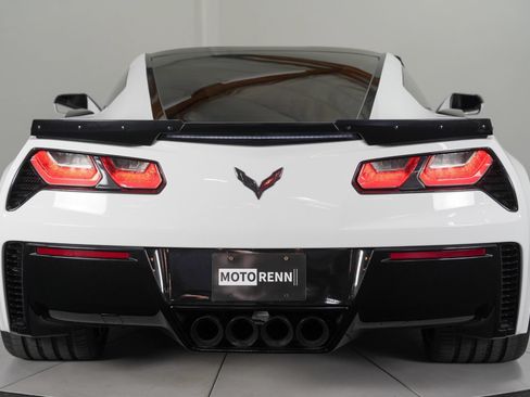 Used 2017 Chevrolet Corvette Z06 w/ Chrome Badge Package RWD image 7