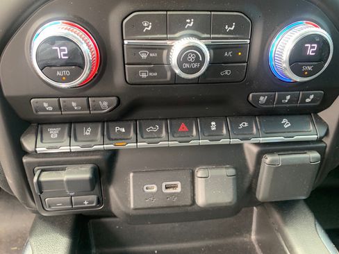 Used 2023 GMC Sierra 2500 SLT w/ SLT Convenience Package AWD/4WD image 14