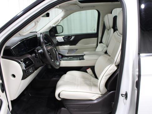 Used 2023 Lincoln Navigator Black Label AWD/4WD image 3