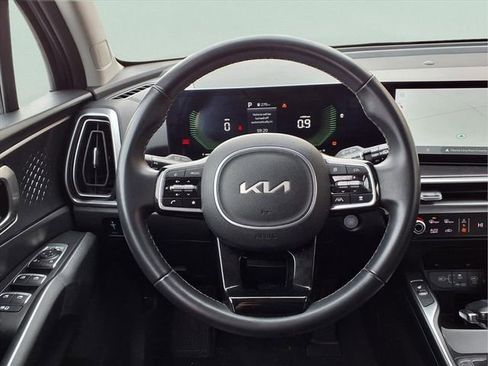 Used 2024 Kia Sorento S image 16