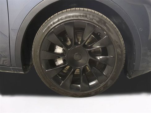 Used 2021 Tesla Model Y Long Range image 11