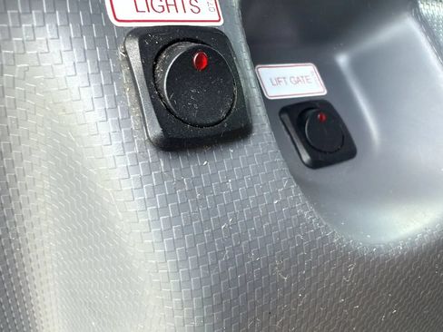 Used 2018 Isuzu NPR RWD image 18