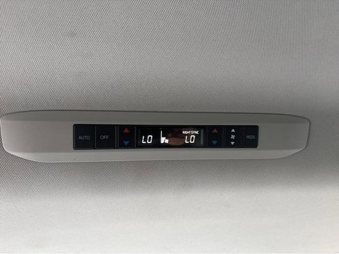 Used 2024 Toyota Sienna XLE image 41