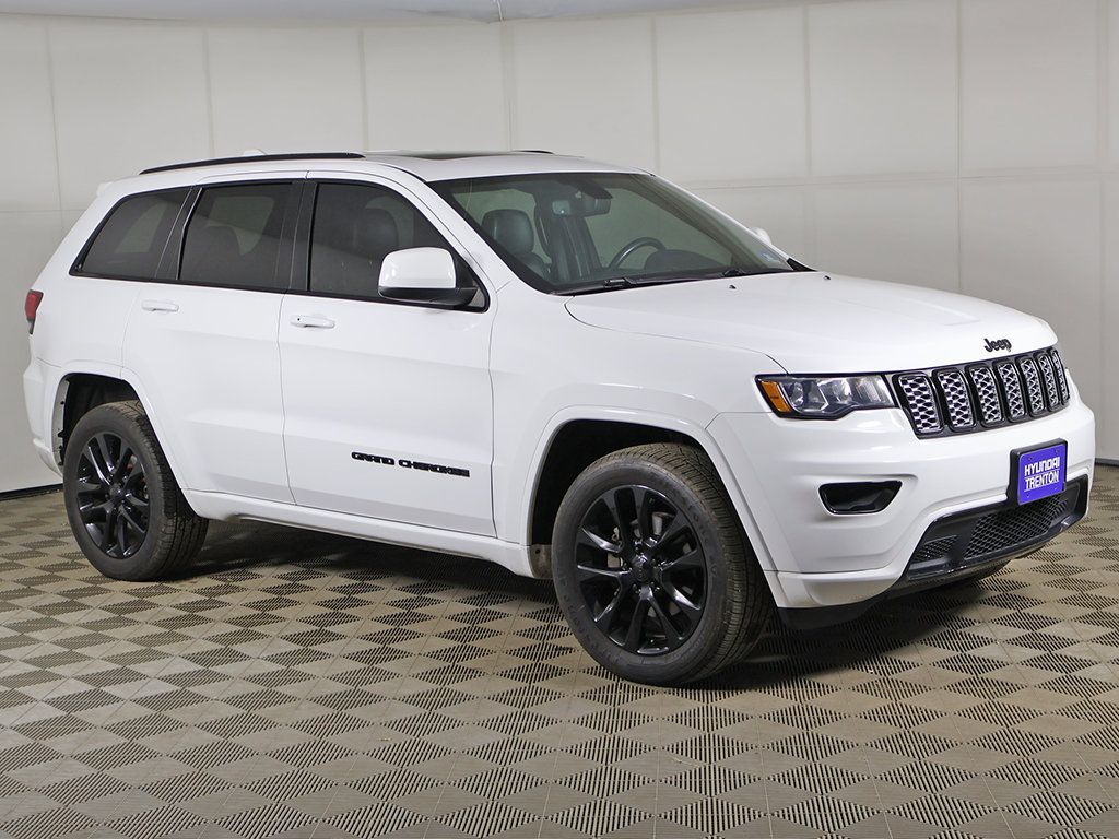 Used 2020 Jeep Grand Cherokee Altitude AWD/4WD image 2