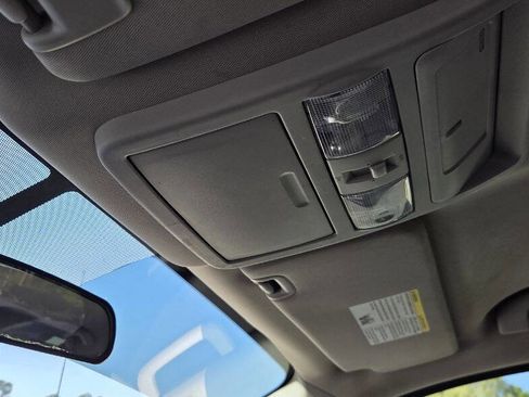 Used 2017 Nissan Titan SV image 25