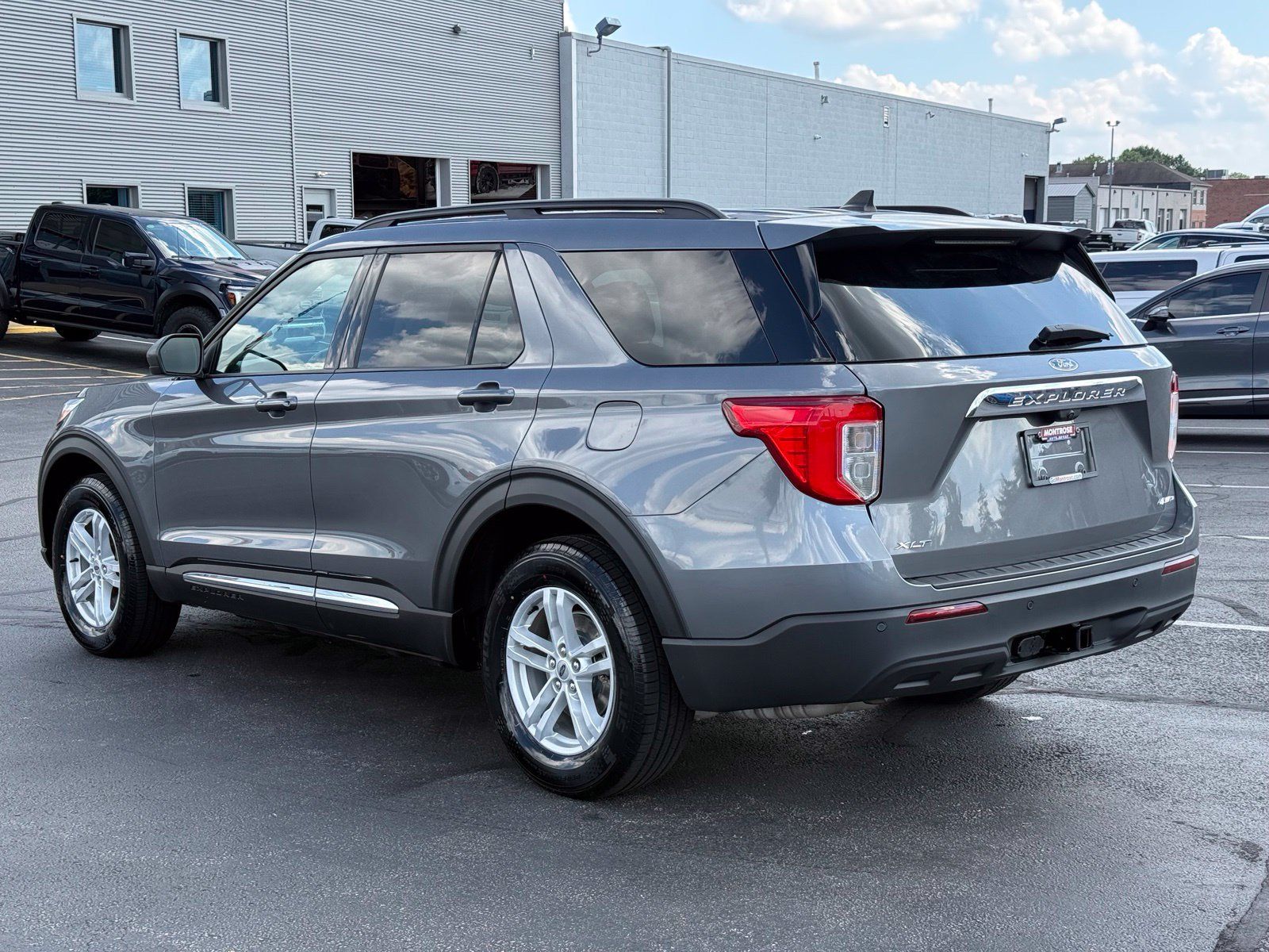 Used 2024 Ford Explorer XLT w/ Class IV Trailer Tow Package AWD/4WD image 6