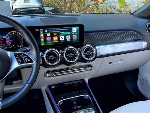 Used 2025 Mercedes-Benz GLB 250 4MATIC image 6