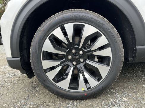 New 2026 Ford Explorer Platinum w/ LUX Leather Package image 12