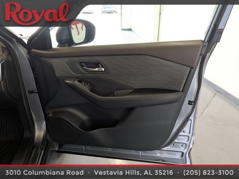 Used 2023 Nissan Rogue SV AWD/4WD image 7