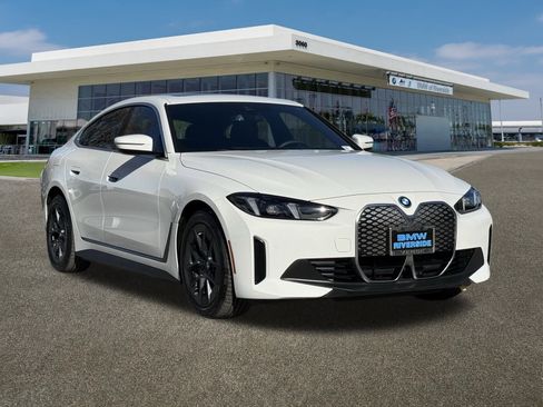 Used 2025 BMW i4 eDrive40 image 2