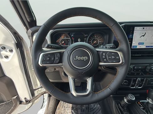 Used 2025 Jeep Wrangler Unlimited Sahara AWD/4WD image 22