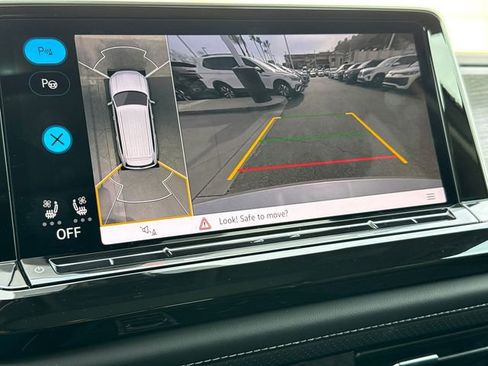 Used 2025 Volkswagen Atlas SEL Premium R-Line image 37