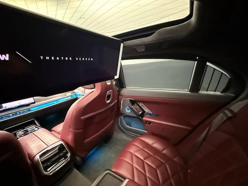 Used 2023 BMW 760i xDrive AWD/4WD image 27