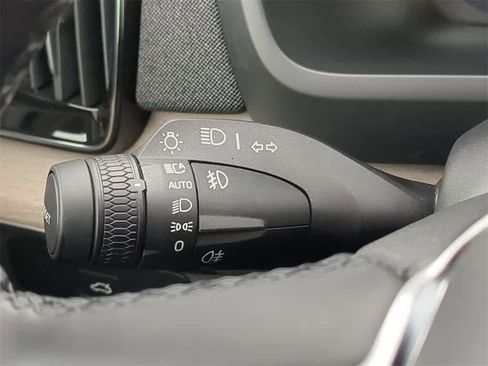 New 2025 Volvo XC90 B5 Plus w/ Protection Package Premier image 27