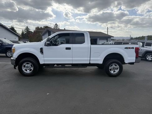Used 2017 Ford F350 XLT w/ Camper Package image 2