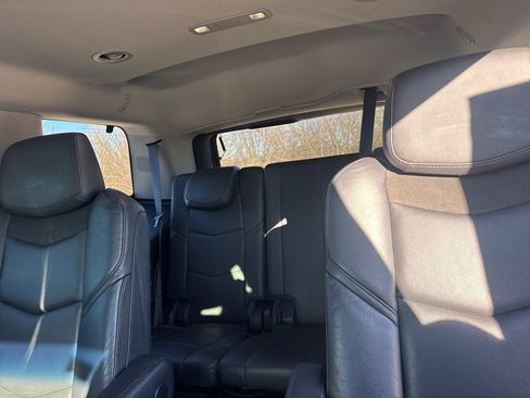 Used 2018 Cadillac Escalade Luxury image 38
