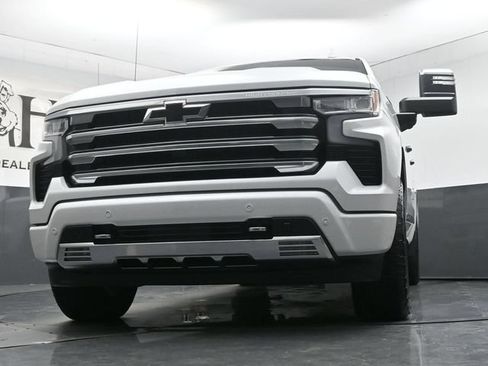 Used 2023 Chevrolet Silverado 1500 High Country w/ Technology Package AWD/4WD image 56