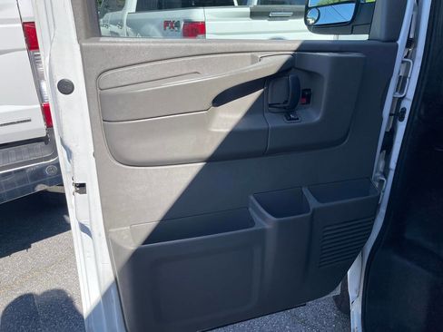 Used 2014 Chevrolet Express 1500 RWD image 18
