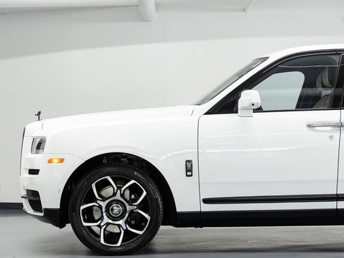 Certified 2023 Rolls-Royce Cullinan Black Badge w/ Driver's Package AWD/4WD image 17