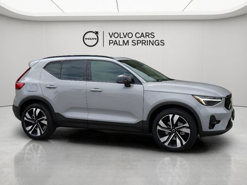New 2025 Volvo XC40 B5 Plus w/ Climate Package image 2