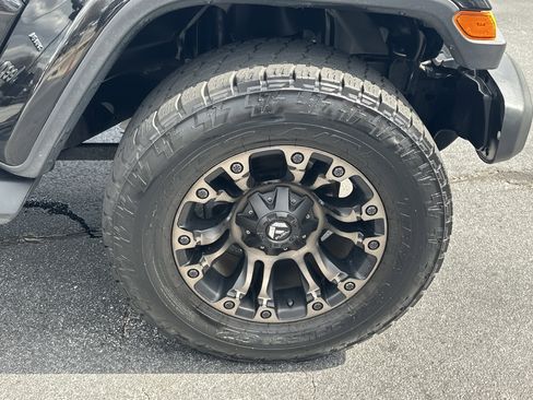 Used 2018 Jeep Wrangler Unlimited Sahara image 15