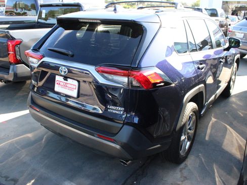Used 2020 Toyota RAV4 Limited AWD/4WD image 11