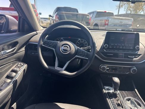 Used 2023 Nissan Altima 2.5 SV FWD image 19