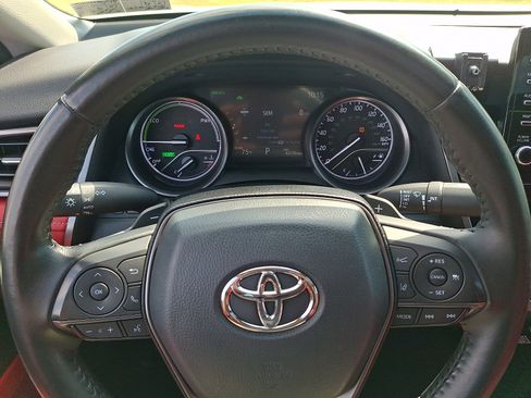 Used 2022 Toyota Camry XSE FWD image 19