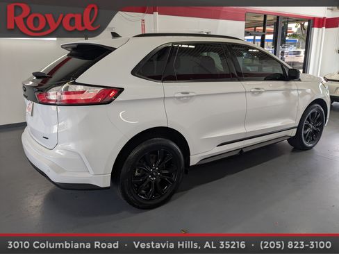 Used 2023 Ford Edge SE w/ Black Appearance Package AWD/4WD image 4
