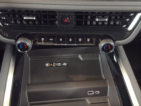 New 2026 Chevrolet Suburban LT image 20