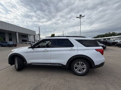 Used 2021 Ford Explorer XLT image 8