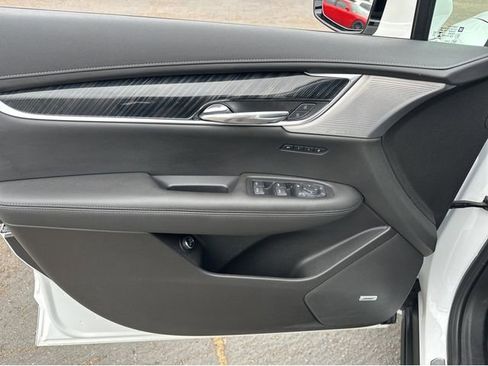 Certified 2023 Cadillac XT6 Premium Luxury FWD image 23