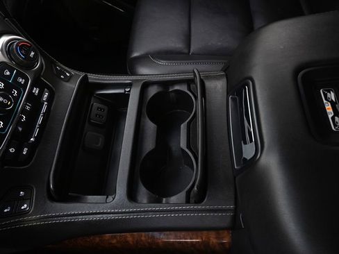 Used 2019 Chevrolet Suburban Premier image 31