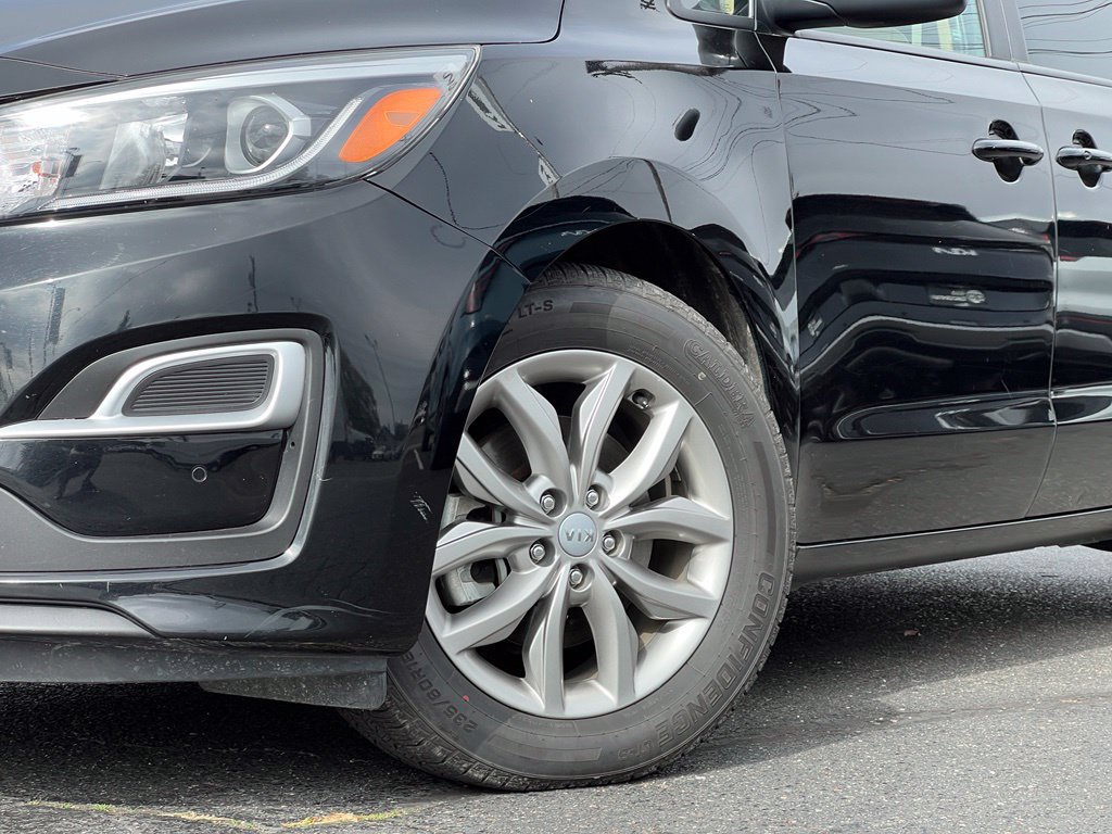 Used 2019 Kia Sedona EX FWD image 2