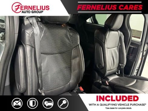 Used 2023 Toyota Sienna XSE AWD/4WD image 17