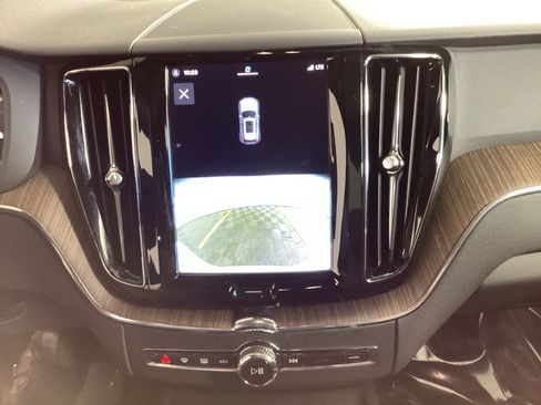Used 2022 Volvo XC60 B5 Momentum AWD/4WD image 30