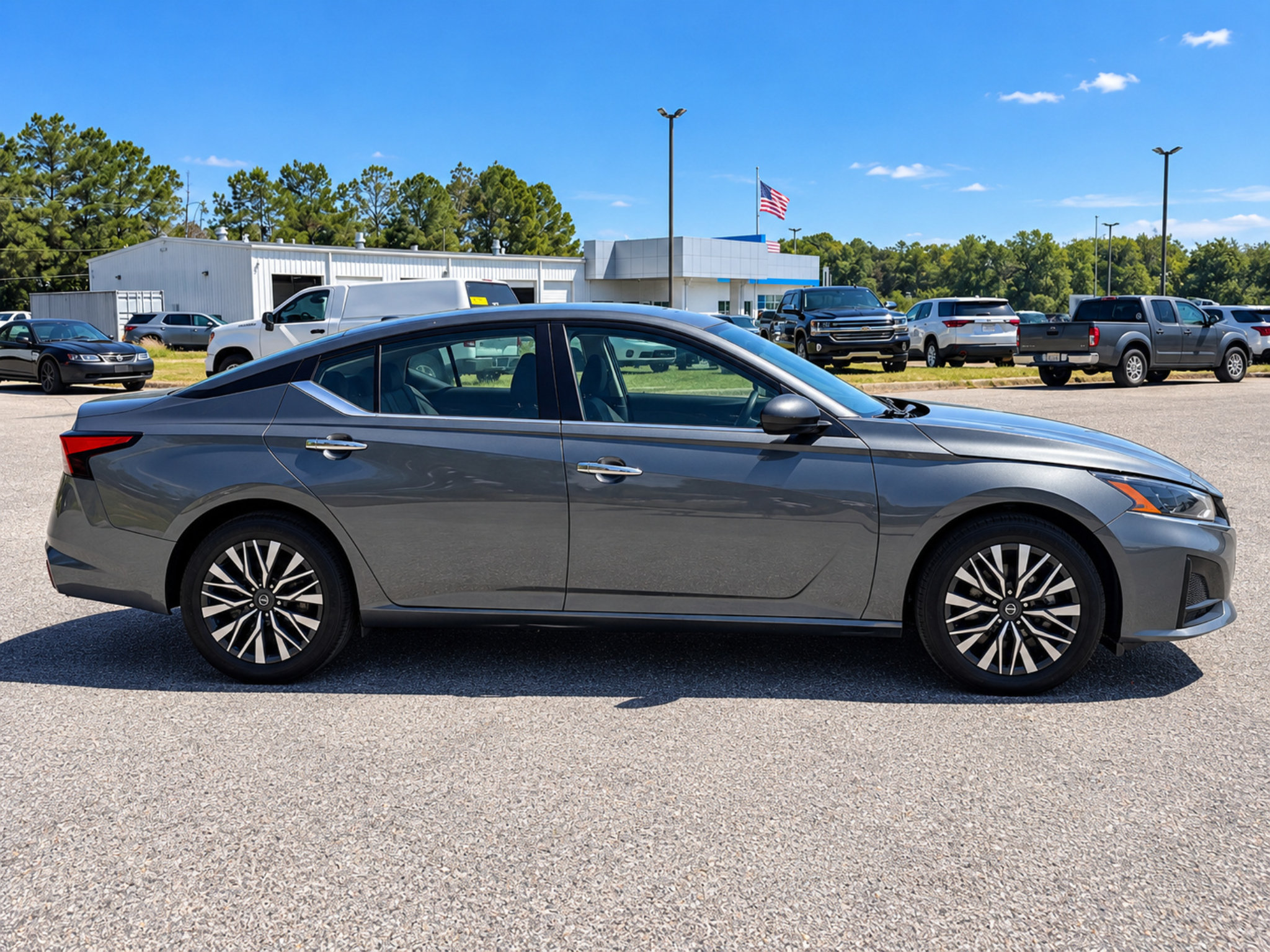 Used 2025 Nissan Altima 2.5 SV FWD image 4