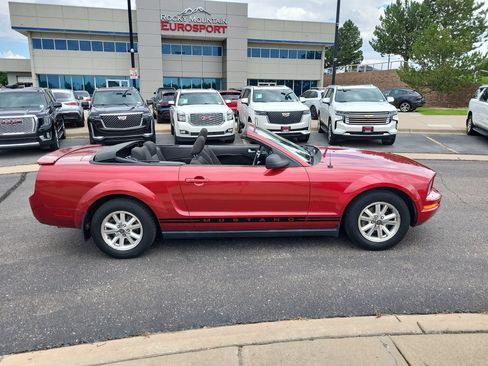 Used 2007 Ford Mustang Convertible RWD image 11