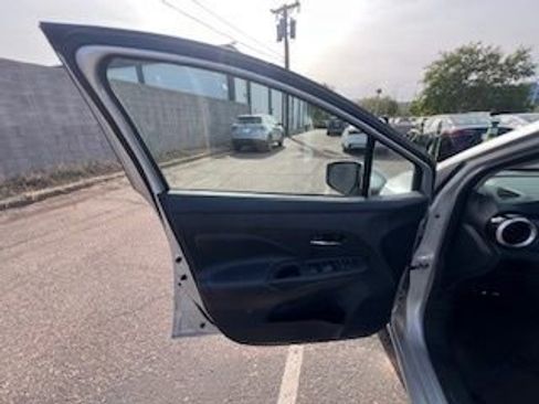 Used 2025 Nissan Versa SV image 12