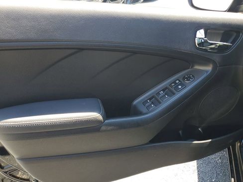 Used 2017 Kia Forte S FWD image 17