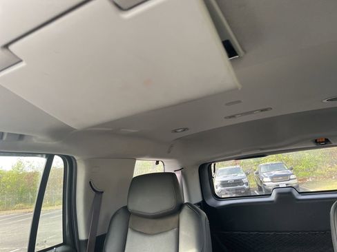 Used 2016 Cadillac Escalade Luxury image 18