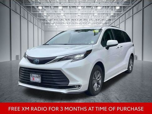 Certified 2024 Toyota Sienna XLE FWD image 4