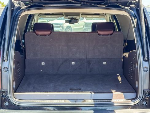 Used 2018 Chevrolet Suburban Premier RWD image 25