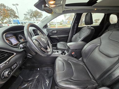 Used 2019 Jeep Cherokee Limited w/ Luxury Group image 17