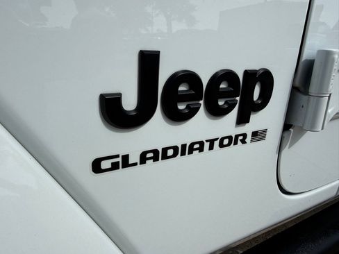 Used 2025 Jeep Gladiator Sport AWD/4WD image 14
